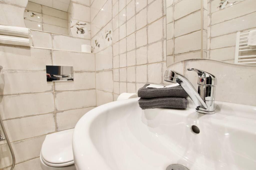 Standard Apartment By Hi5- Rose Street'S Home 부다페스트 외부 사진